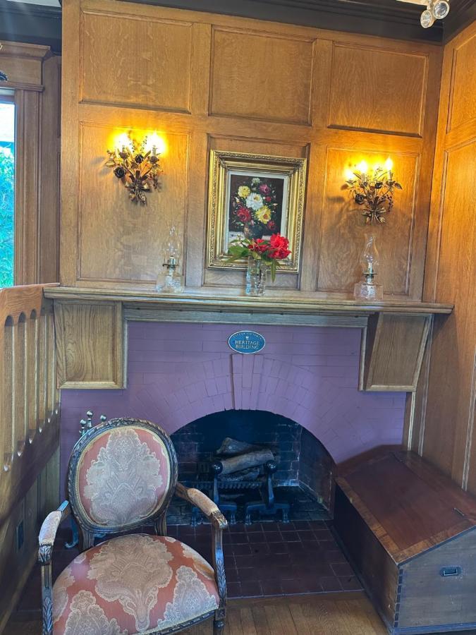 Prior Castle Inn Victoria Extérieur photo